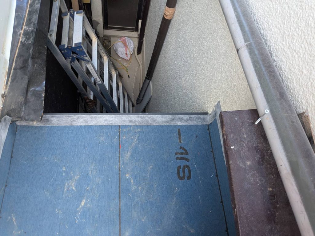 狭い通路側の防水下地