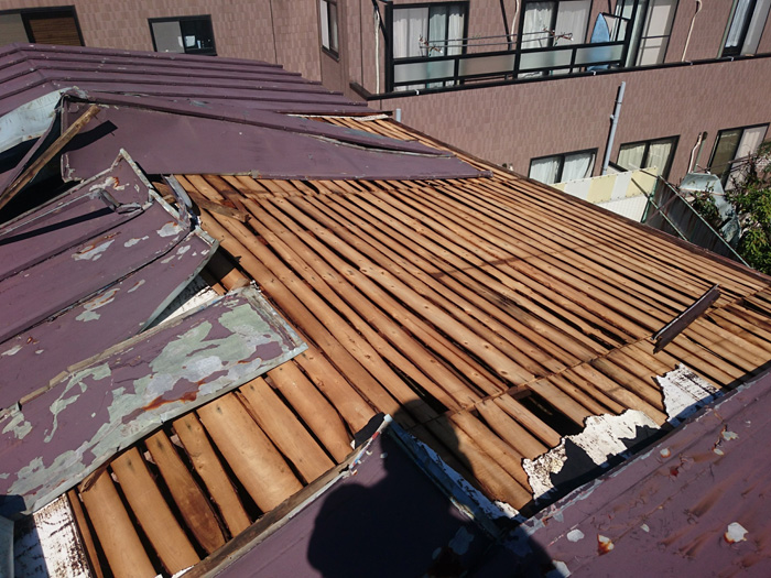 台風で飛散した屋根