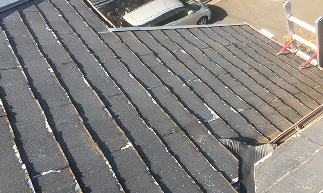 塗膜剥がれの酷いスレート屋根