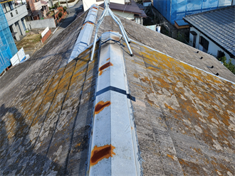 千葉市稲毛区長沼原町にて天井にできた雨染みからスレート屋根の調査を実施