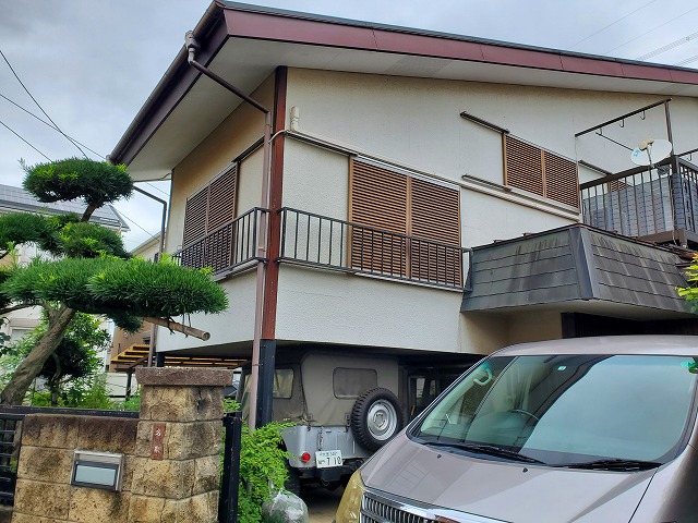 雨漏りしてしまい軒天に水が溜まり剥がれてしまったさいたま市見沼区のお家に現地調査にお伺いしました。