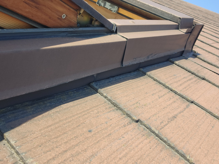 天窓全体と屋根の取り合い部分