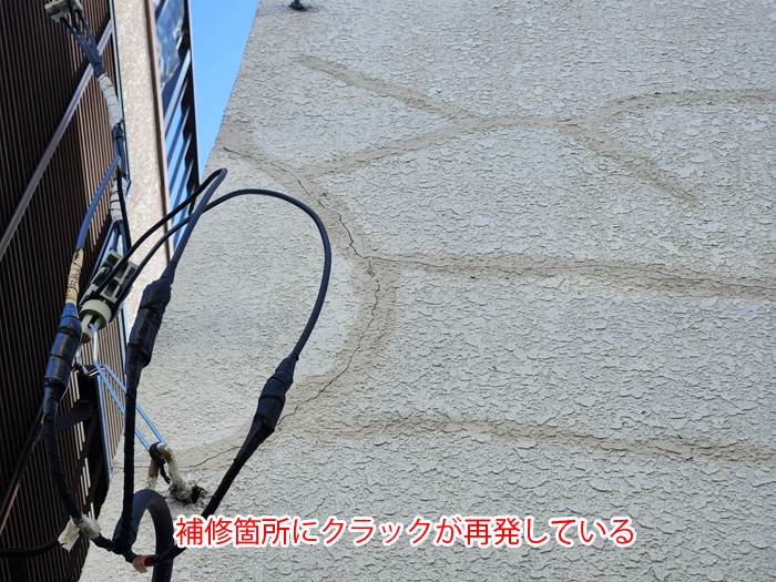 浦安市舞浜で雨漏り調査、外壁の補修跡に再発したクラックと木部腐食を確認