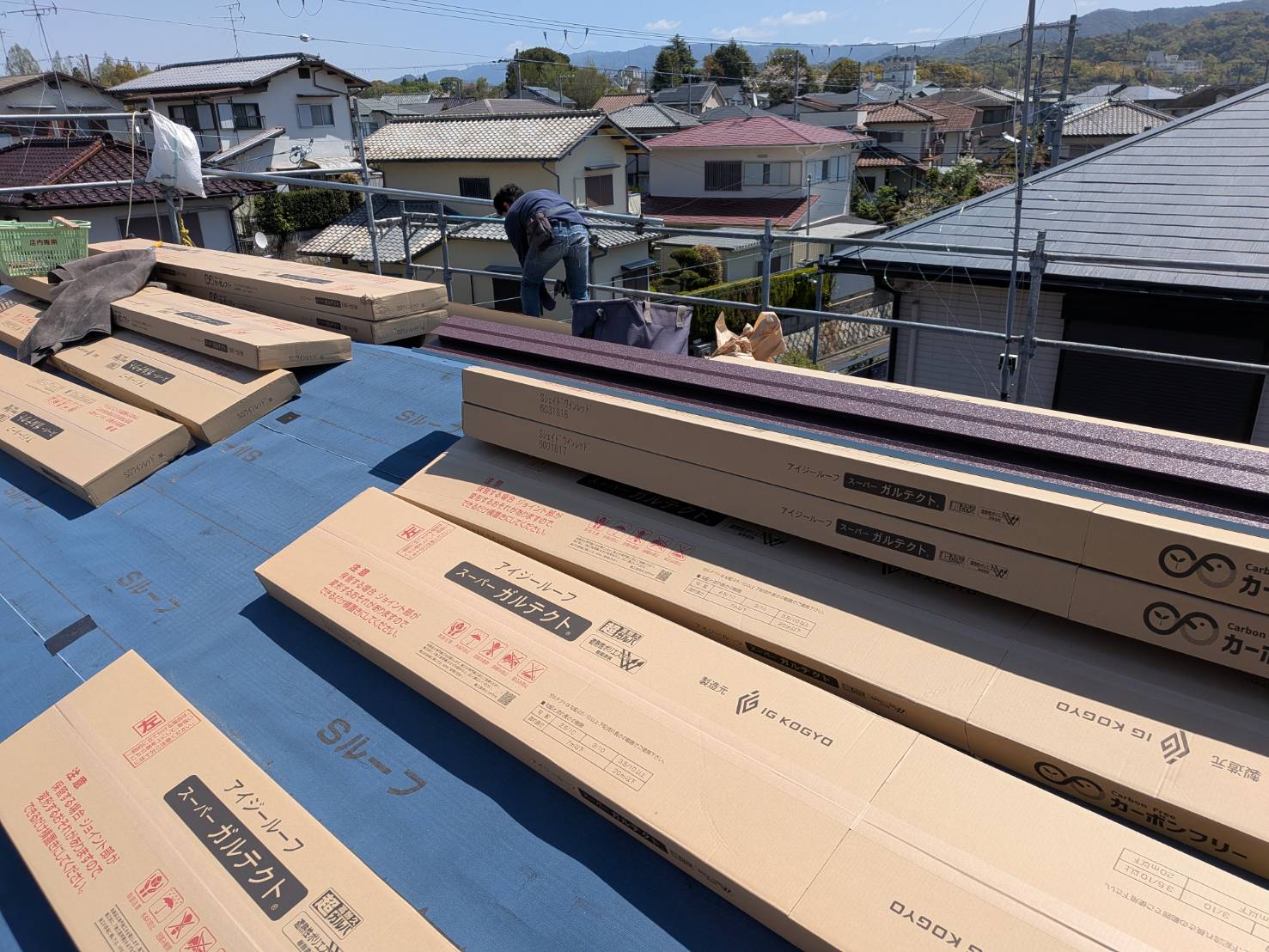 ガルテクト本体材の搬入と荷上げ準備