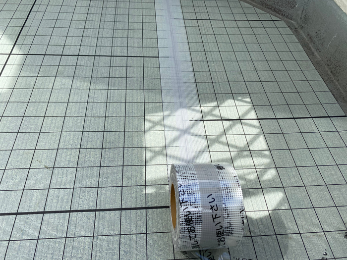 防水層を守るための補強工程