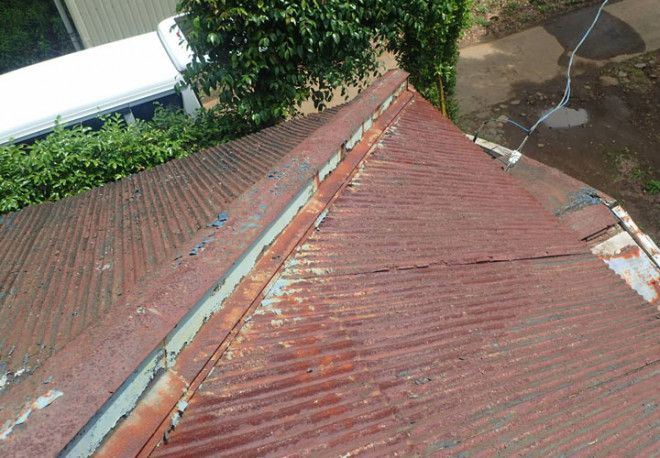 トタン屋根の劣化は雨漏りを引き起こす危険性があります