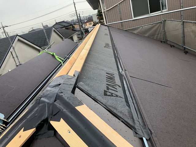 貫板が設置された屋根