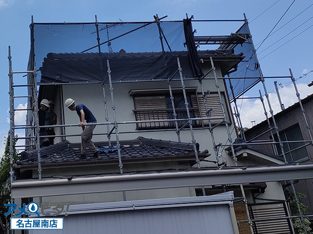 足場があるので屋根点検が出来ます