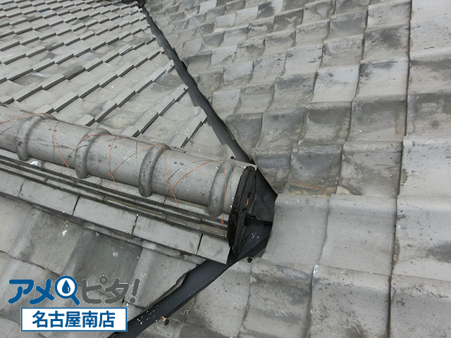 豊明市にて屋根勾配がある和瓦のリフォーム！谷樋鉄板交換作業の施工方法と注意点