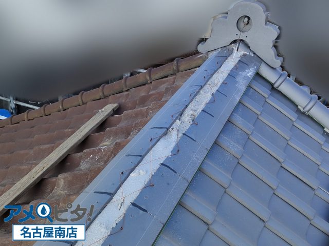名古屋市南区にて和瓦の屋根で棟瓦を積み上げる際の安全対策と作業手順を解説