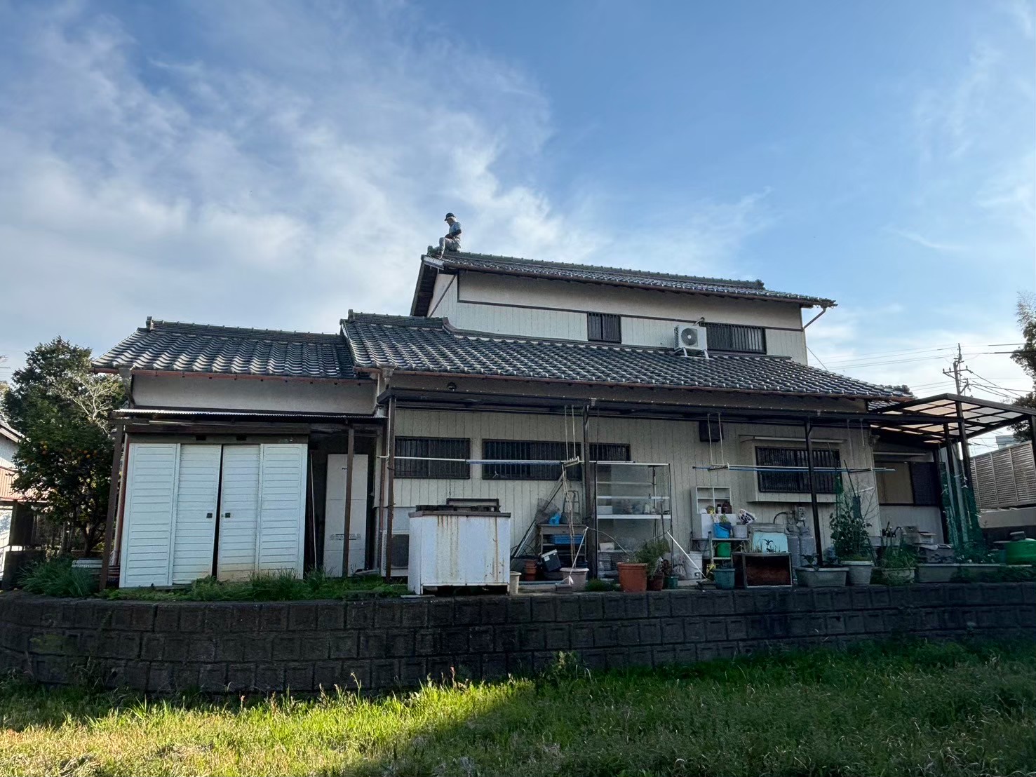 名古屋市守山区小幡にて外壁の現場調査。雨漏りは外壁の劣化でもおこります