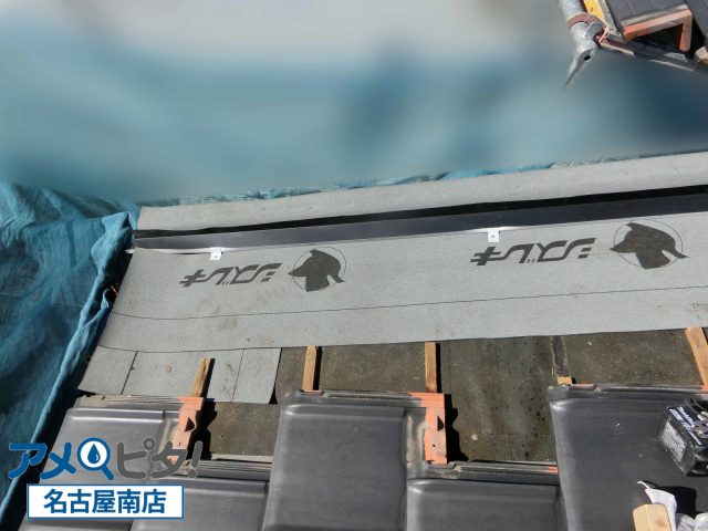 名古屋市緑区にて切妻屋根の平板瓦施工での雨漏れ対策に必要な水流れ板金の重要性