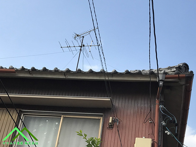 雨水が流れ落ちる