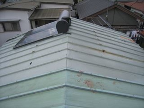 沼津市 強風による鉄板のめくれ・雨漏りを解決！屋根葺き替え
