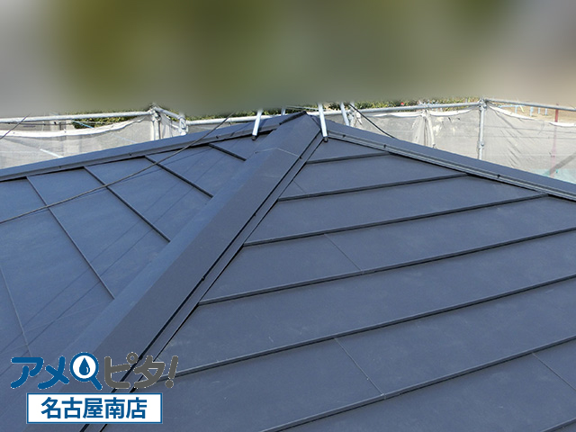 カバー工法で使われる金属屋根材の棟板金の施工方法や材料の種類及び使用する副資材の種類
