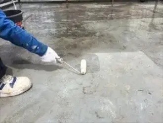 プライマーを塗布