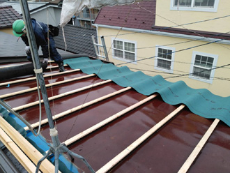 横浜市都筑区東方町でカバールーフ455を使って台風で破損した屋根をカバー工法で復旧