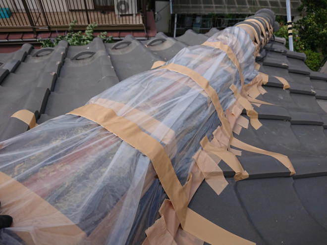 横須賀市森崎の棟瓦が強風で飛散したため屋根の劣化も考慮し屋根葺き替え工事の提案