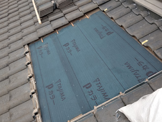 屋根葺き直し工事　防水紙交換