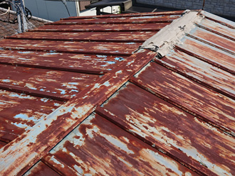 佐倉市寺崎北で瓦棒屋根の棟板金が風で外れて雨漏りが発生