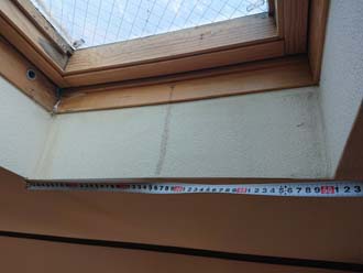 天窓の幅を測定