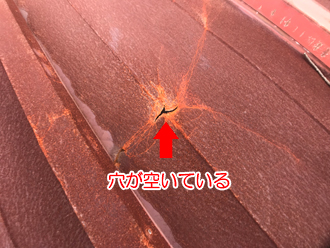 瓦棒屋根の雨漏り調査　金属屋根が腐食による穴あき
