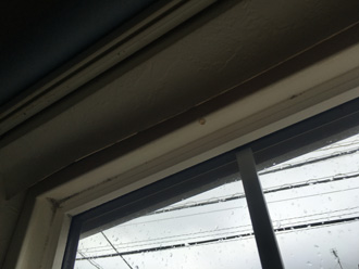 窓枠付近の雨漏り