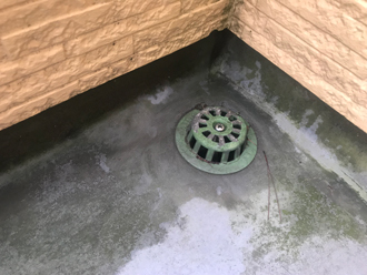 稲城市矢野口のバルコニー床からの雨漏りをウレタン防水通気緩衝工法