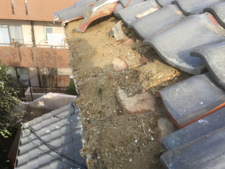 土葺き工法の瓦屋根