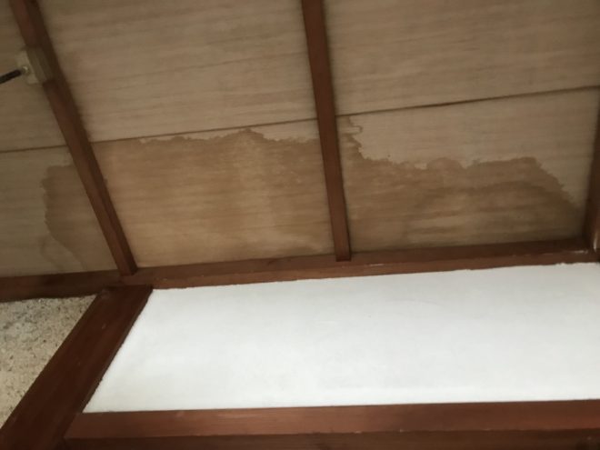 吹田市津雲台で下屋根から雨漏り発生、ガルバリウム鋼板で葺き替え工事