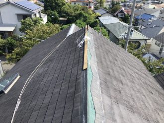 吹田市でスレート屋根の棟板金落下で雨漏り秒読みの危険な状態