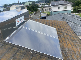屋根葺き替え工事を行う際には一度ソーラーパネルを撤去する必要があります