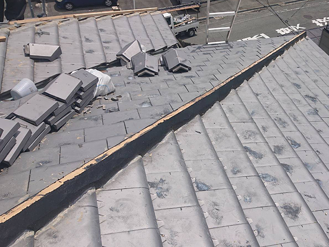 吹田市にてなんばん漆喰を使用した瓦屋根の棟取り直し工事