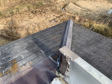 折板屋根とスレート