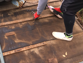 三浦郡葉山町一色で強風被害の屋根を瓦葺き直し工事で改善します