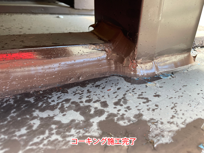 柱際のコーキング完了