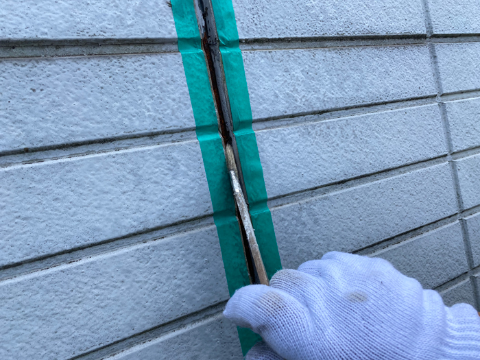 養生と目地清掃作業の写真