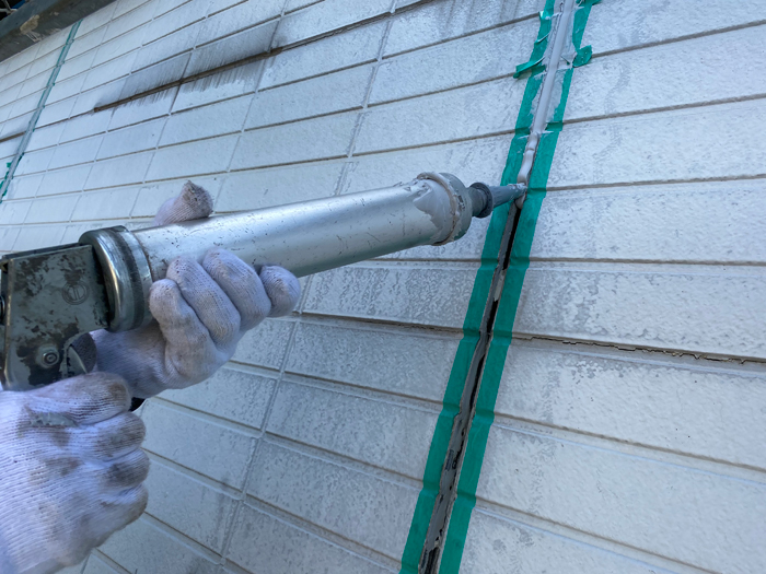 コーキング充填作業の写真