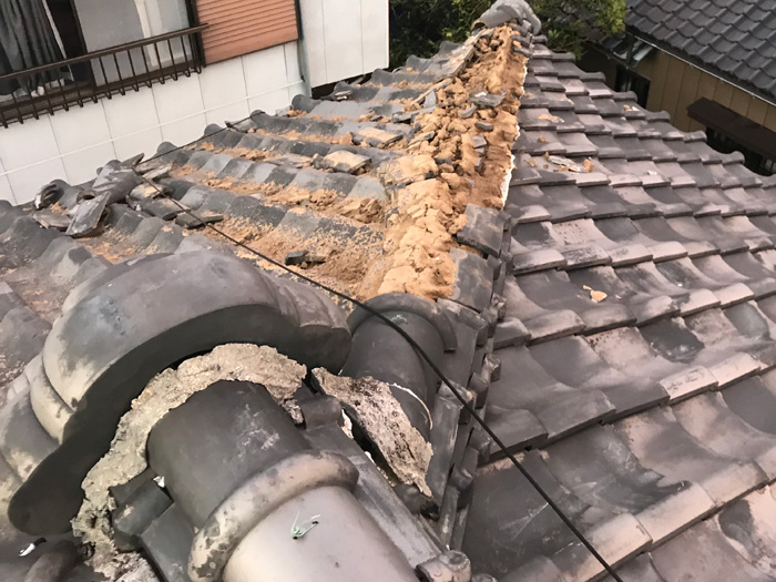 木更津市清川で雨漏り原因である崩れた棟の点検から棟取り直しの提案