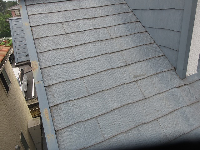板金部分に錆が見られる屋根