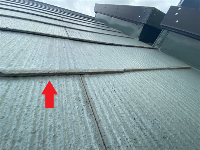 印旛郡栄町竜角寺台にてスレート屋根からの雨漏り調査、縁切り不足と天窓の劣化をチェック