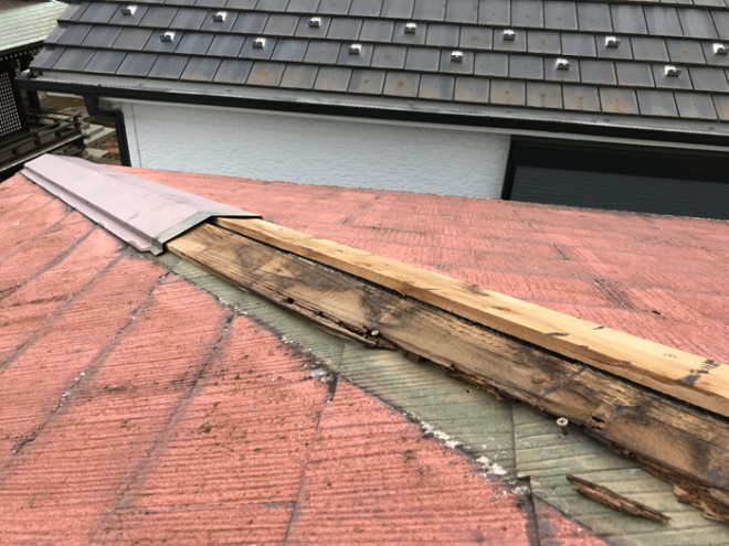横浜市金沢区釜利谷東で発生した雨漏りから屋根カバー工法を実施