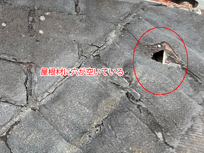 八千代市勝田台で雨漏り調査、アスファルトシングル材の穴あきと室内クロス剥がれを確認