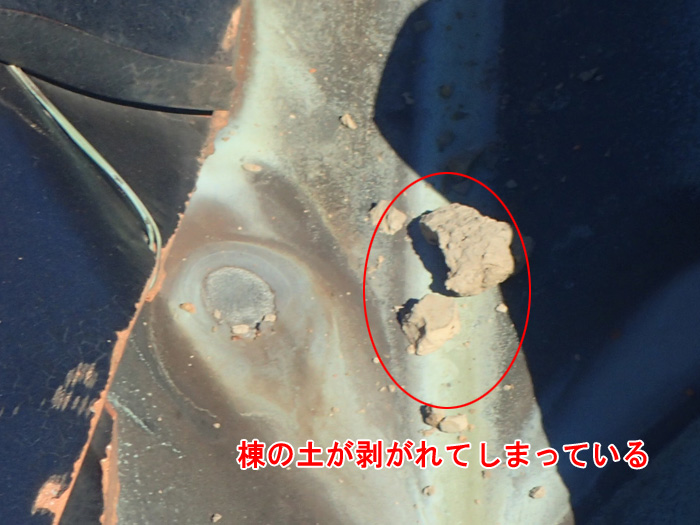 瓦屋根の劣化症状：棟土の剥がれ