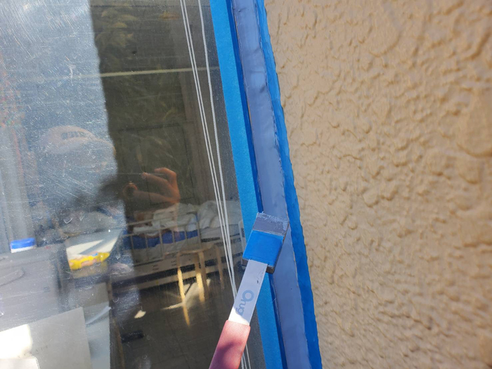 清瀬市中里で発生した雨漏りを防ぐためのサッシまわりのコーキング補修とは？