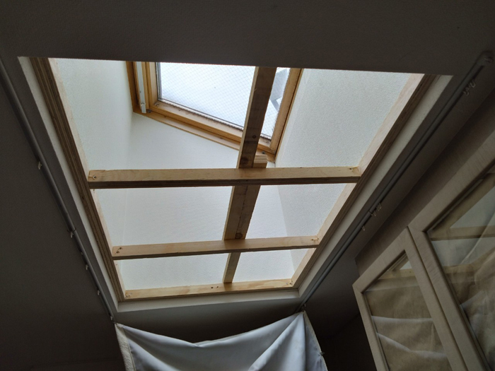 雨漏りの原因となった天窓を撤去し安心の住まいへ｜天窓の撤去と内装工事の施工事例