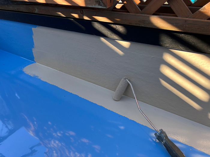 防水材の塗布と立ち上がり部分の仕上げ