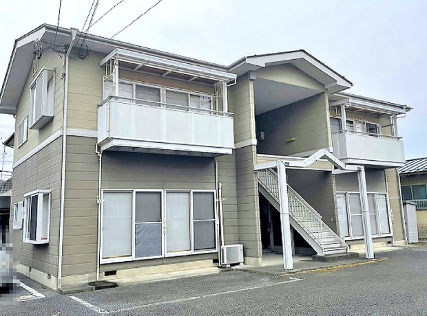 施工前の見た目が古く見えるアパートの物件