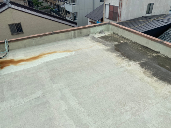 名古屋市守山区にて鉄骨建物の屋上防水、ベランダ防水の劣化から雨漏りが発生