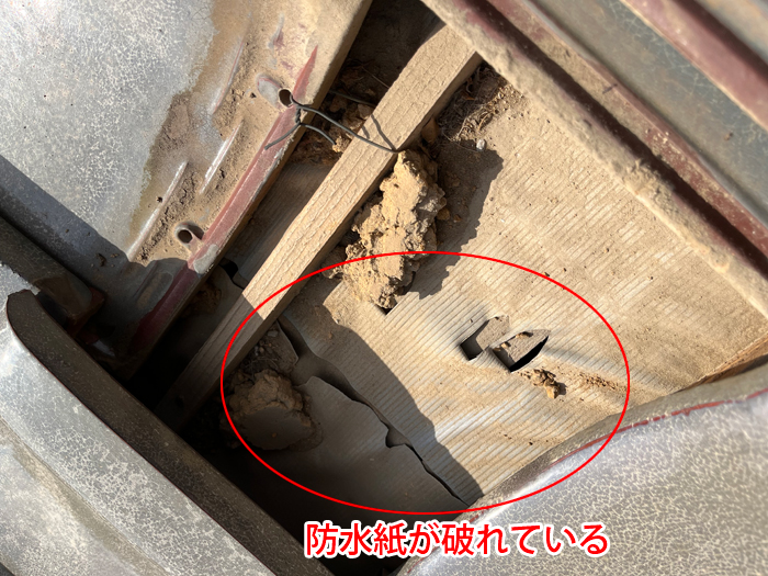 大田区中央で発生した雨漏りの原因とは？瓦屋根の防水紙破れと金属屋根の劣化を徹底解説